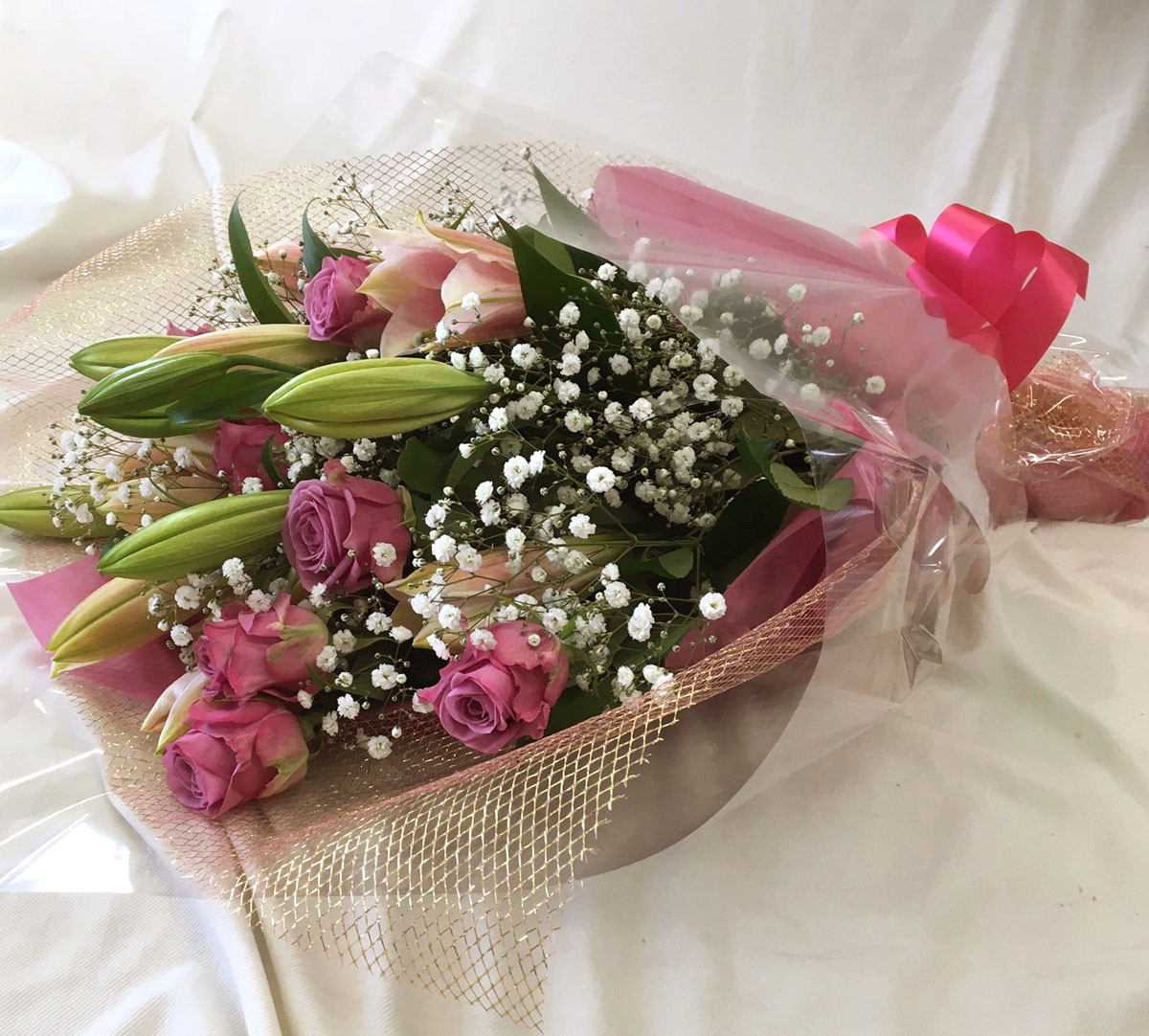 花新 ピンク パープルのバラ ユリ かすみ草の花束 八王子 日野 配送料無料