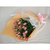ピンクバラの花束